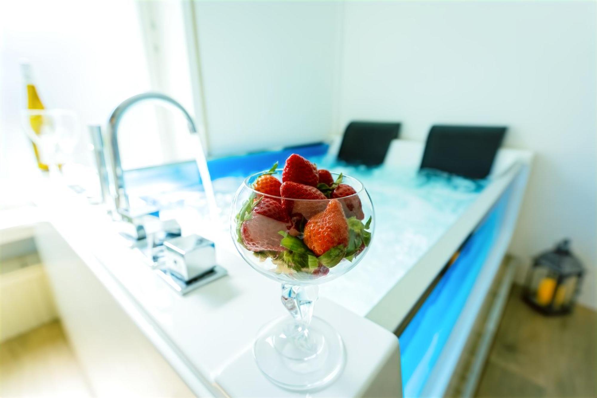 The Big Muenster Fuer Bis Zu 12, Whirlpool, Sauna, Zentral, Tischfussball, Balkon, Gasgrill 乌尔姆 外观 照片